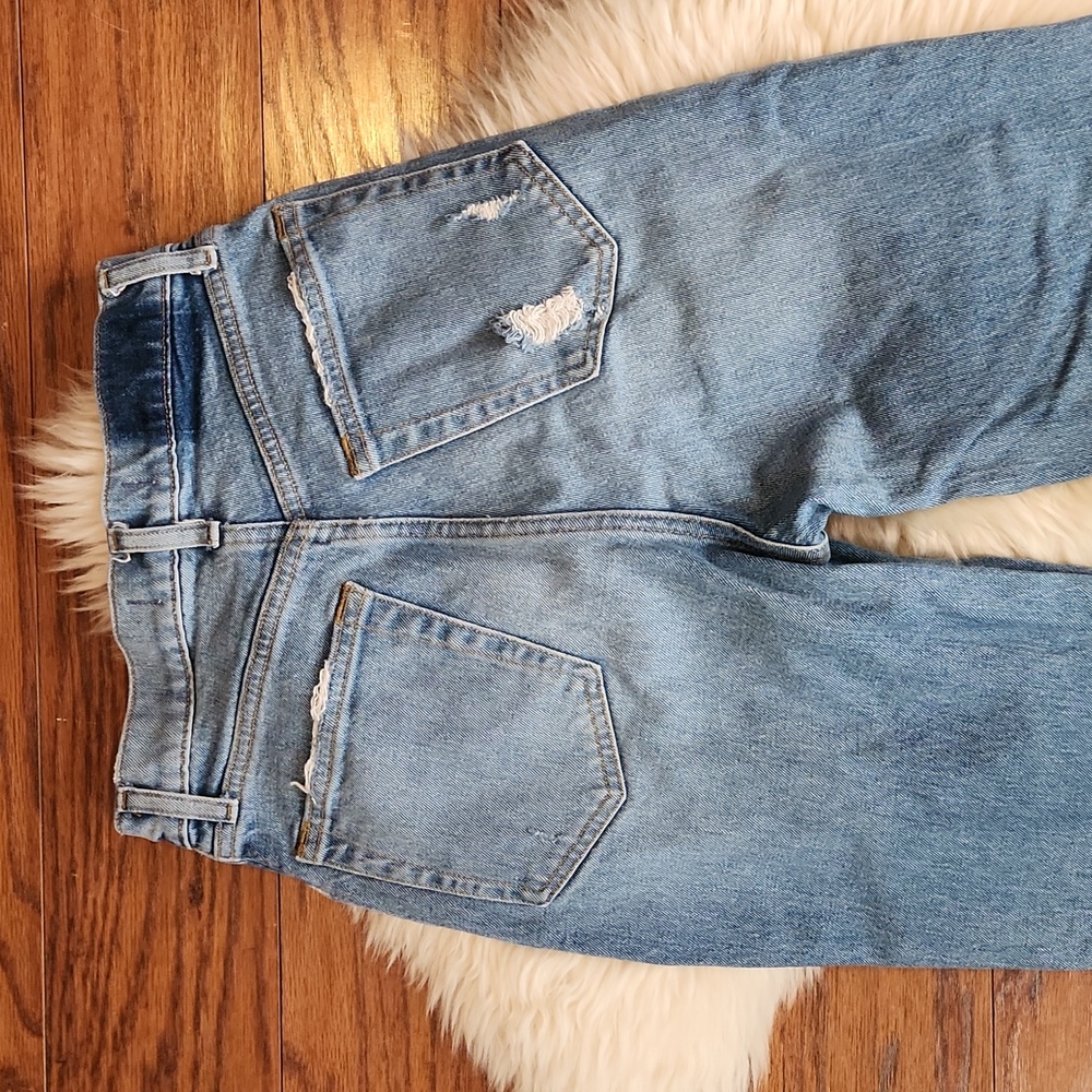 Abercrombie & Fitch 90's Straight Leg Medium Wash Jeans - Picture 4 of 6